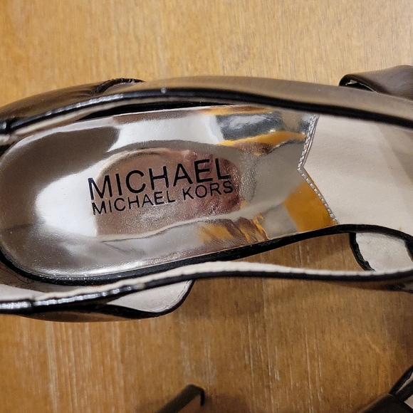 GORGEOUS MICHAEL KORS PATENT LEATHER HEELS - Picture 10 of 16